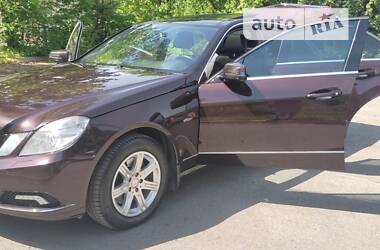 Седан Mercedes-Benz E-Class 2010 в Львове