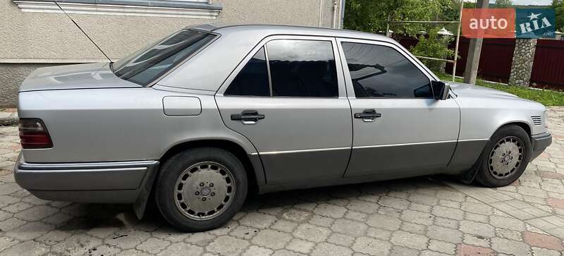 Седан Mercedes-Benz E-Class 1994 в Львове