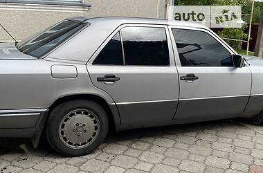 Седан Mercedes-Benz E-Class 1994 в Львові