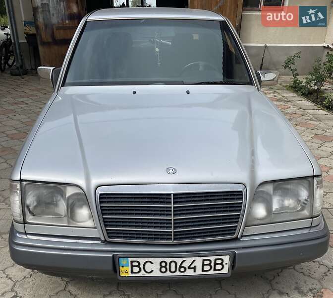 Седан Mercedes-Benz E-Class 1994 в Львове