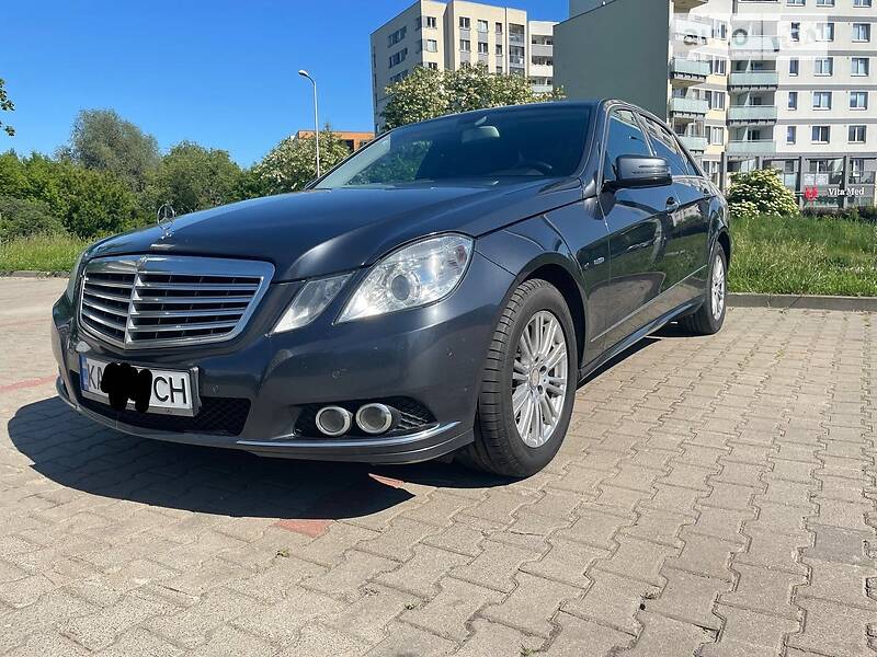 Седан Mercedes-Benz E-Class 2011 в Киеве