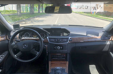 Седан Mercedes-Benz E-Class 2012 в 