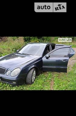 Седан Mercedes-Benz E-Class 2003 в Черновцах