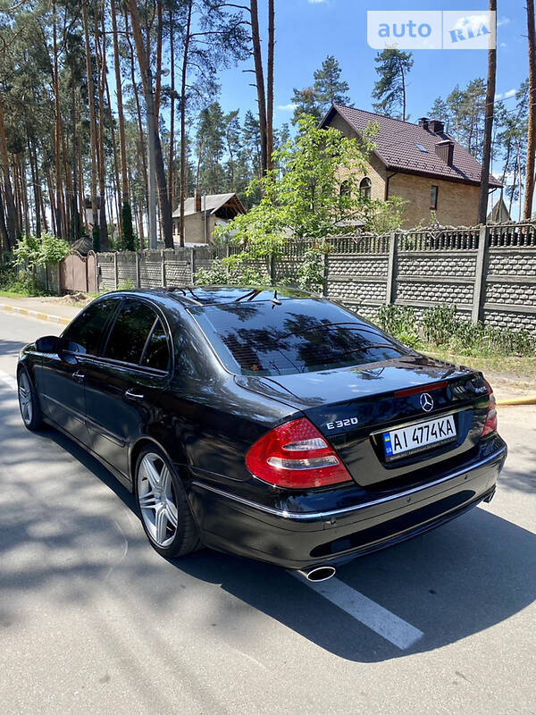 Седан Mercedes-Benz E-Class 2004 в Києві