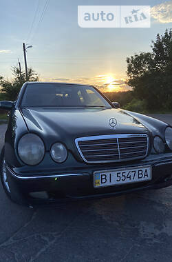 Седан Mercedes-Benz E-Class 2001 в Хоролі