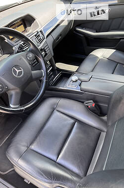 Седан Mercedes-Benz E-Class 2011 в Львове