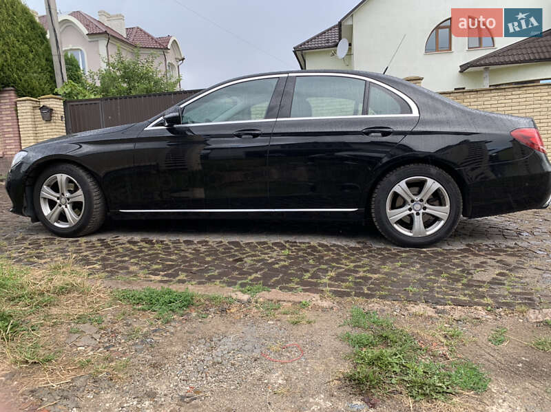 Седан Mercedes-Benz E-Class 2016 в Черновцах