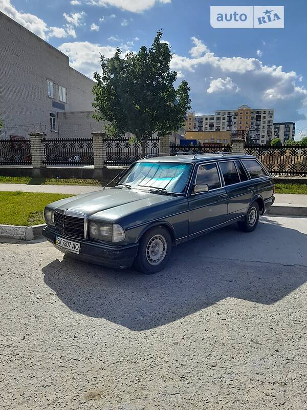 Универсал Mercedes-Benz E-Class 1984 в Вараше