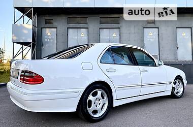 Седан Mercedes-Benz E-Class 2000 в 