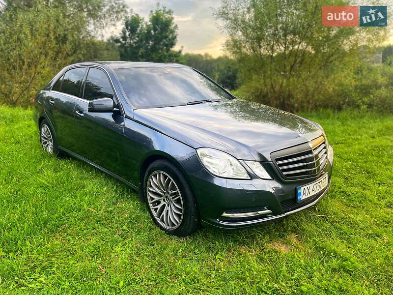 Седан Mercedes-Benz E-Class 2012 в Харькове