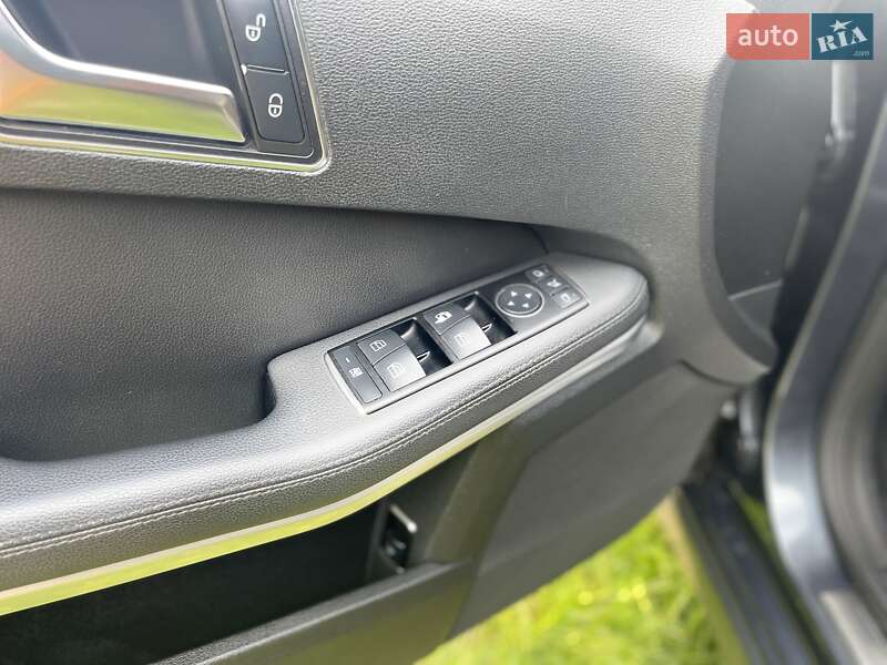 Седан Mercedes-Benz E-Class 2012 в Харькове