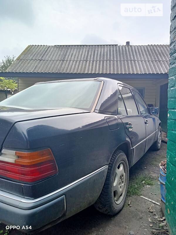 Седан Mercedes-Benz E-Class 1994 в Монастирищеві