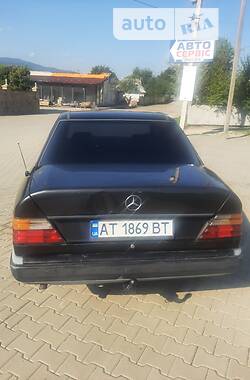 Седан Mercedes-Benz E-Class 1989 в Косові