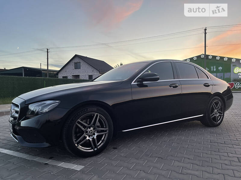 Седан Mercedes-Benz E-Class 2016 в Вараше