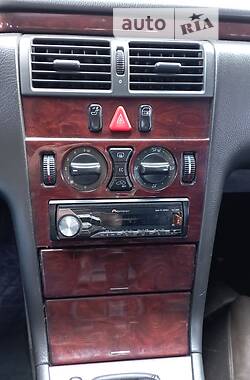 Седан Mercedes-Benz E-Class 2000 в Дніпрі