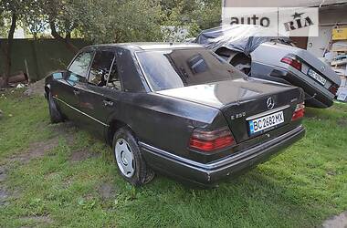 Седан Mercedes-Benz E-Class 1995 в Жовкве