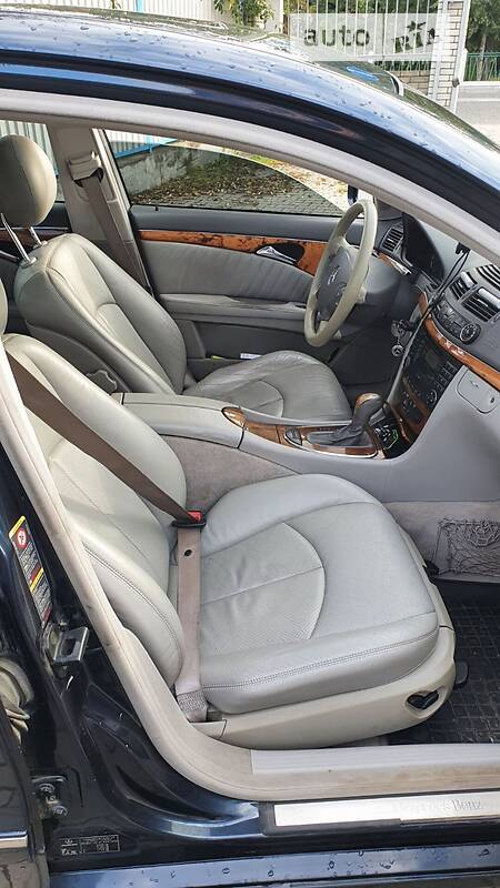 Седан Mercedes-Benz E-Class 2004 в Надворной