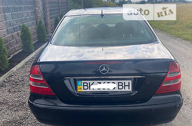 Седан Mercedes-Benz E-Class 2004 в Ровно