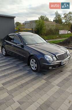 Седан Mercedes-Benz E-Class 2005 в Львове