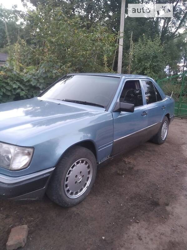 Седан Mercedes-Benz E-Class 1986 в Львове