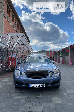 Седан Mercedes-Benz E-Class 2004 в Хусте