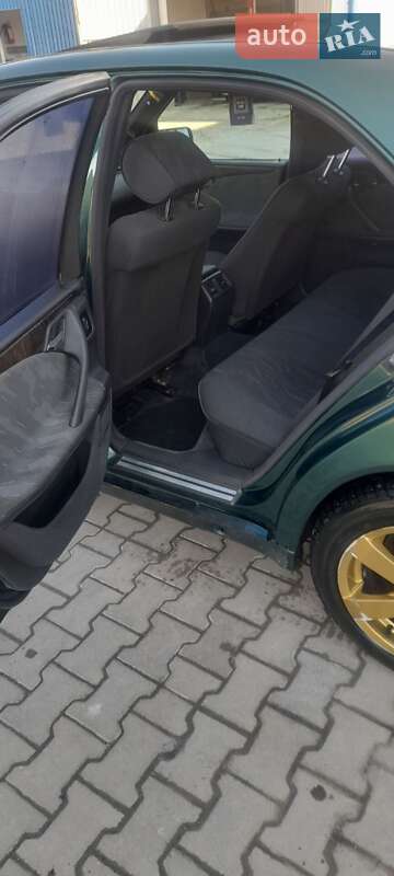 Седан Mercedes-Benz E-Class 1997 в Чернівцях