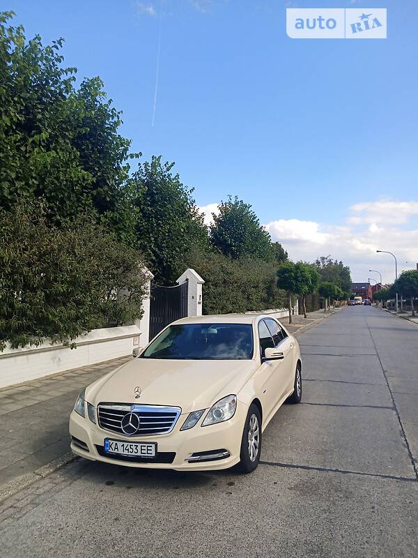 Седан Mercedes-Benz E-Class 2012 в Киеве