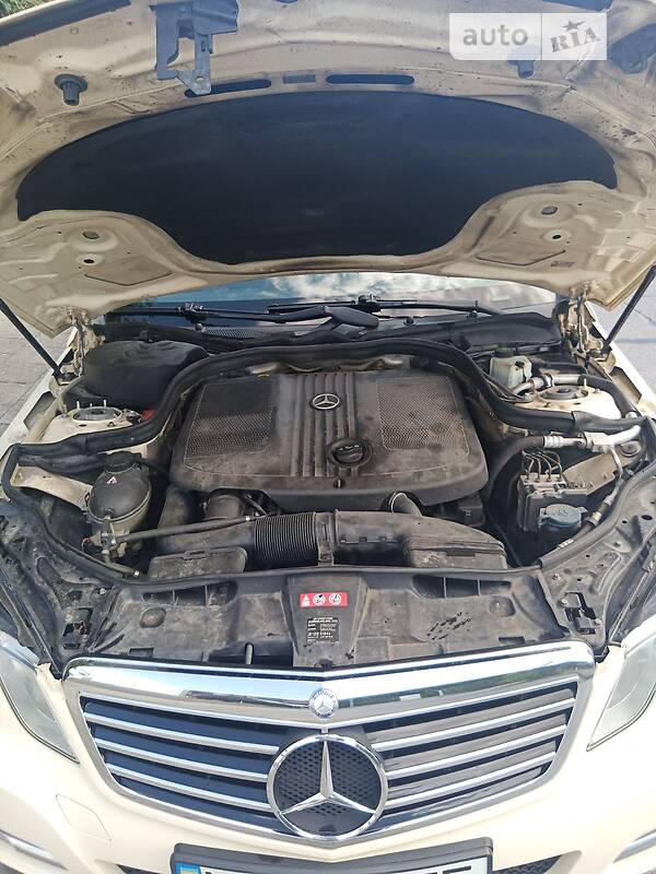 Седан Mercedes-Benz E-Class 2012 в Киеве