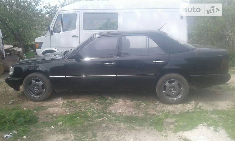 Седан Mercedes-Benz E-Class 1987 в Самборе