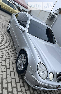 Седан Mercedes-Benz E-Class 2004 в Виноградове