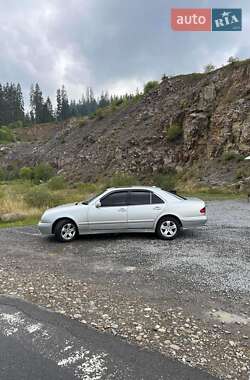 Седан Mercedes-Benz E-Class 2000 в Черновцах