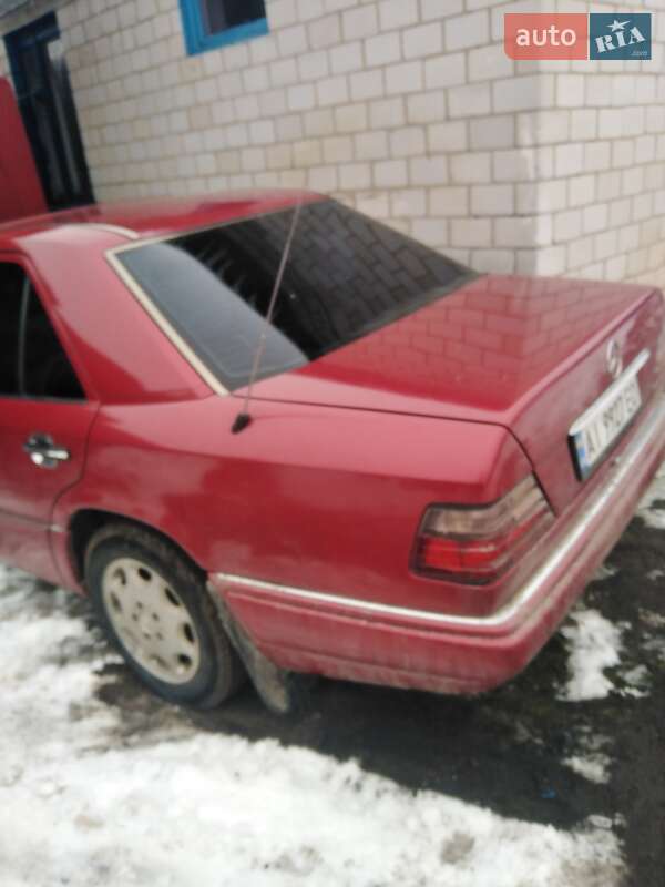 Седан Mercedes-Benz E-Class 1993 в Киеве