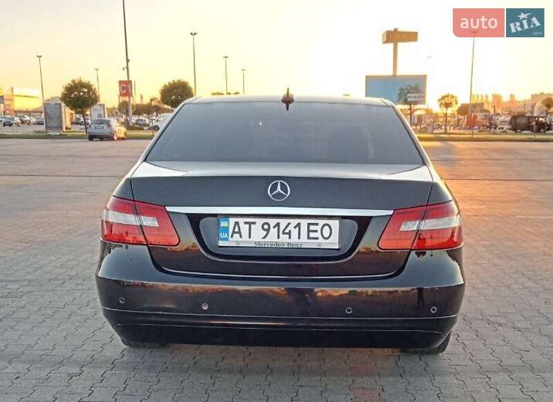 Седан Mercedes-Benz E-Class 2011 в Чернівцях