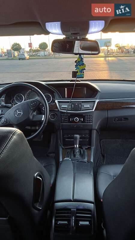 Седан Mercedes-Benz E-Class 2011 в Чернівцях