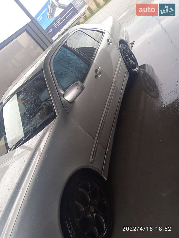 Mercedes-Benz E-Class 2000