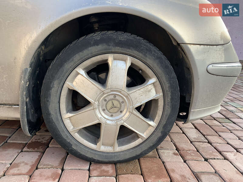 Седан Mercedes-Benz E-Class 2003 в Хусте