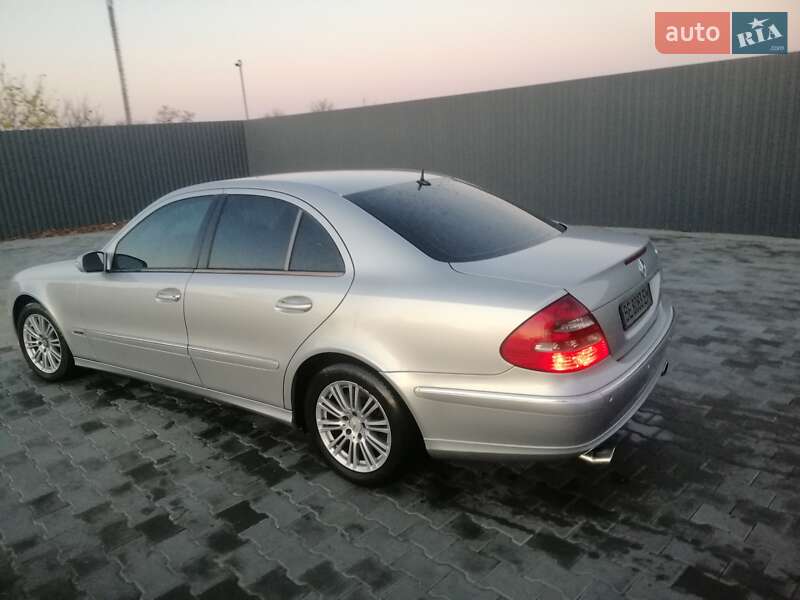 Седан Mercedes-Benz E-Class 2004 в Миколаєві
