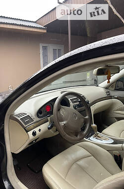 Седан Mercedes-Benz E-Class 2004 в 