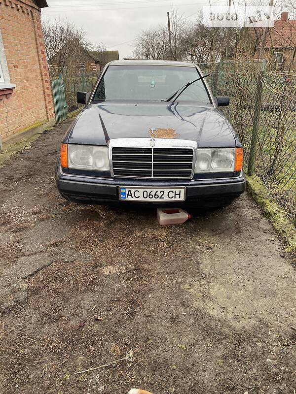 Седан Mercedes-Benz E-Class 1990 в Луцке