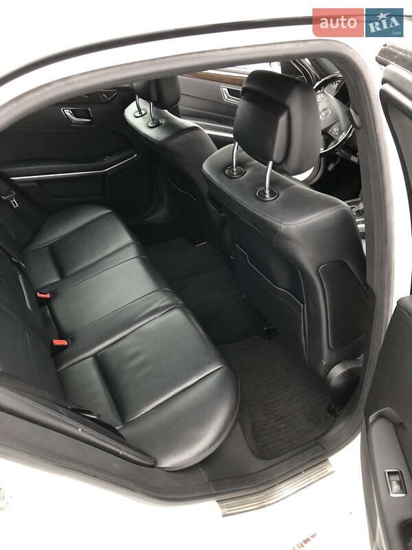 Седан Mercedes-Benz E-Class 2011 в Сарнах