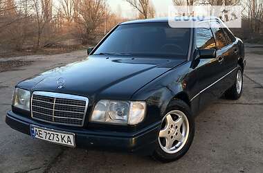 Седан Mercedes-Benz E-Class 1986 в 