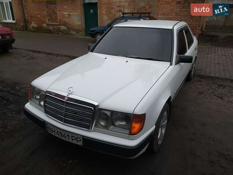 Седан Mercedes-Benz E-Class 1986 в Раздельной