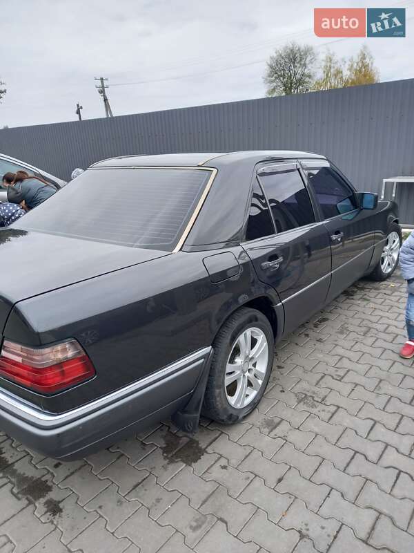 Седан Mercedes-Benz E-Class 1995 в Шептицькому
