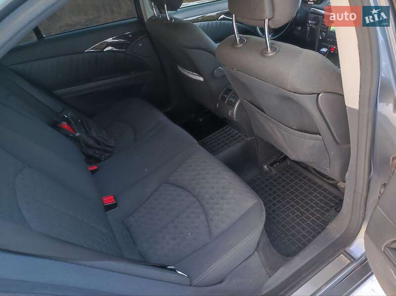 Седан Mercedes-Benz E-Class 2004 в Запорожье