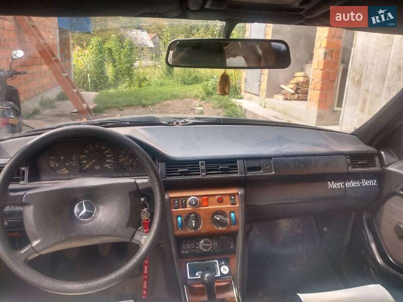 Седан Mercedes-Benz E-Class 1988 в Хусті