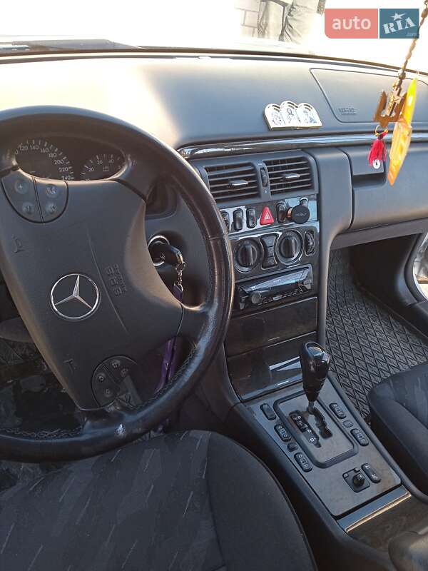 Универсал Mercedes-Benz E-Class 2001 в Бучаче