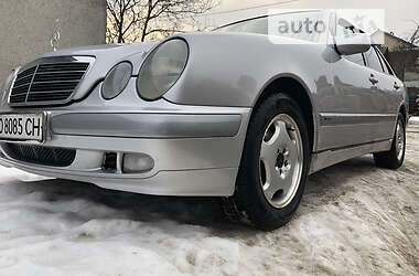 Седан Mercedes-Benz E-Class 2002 в Рахове