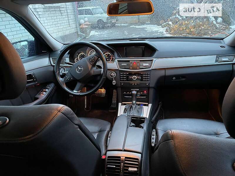 Седан Mercedes-Benz E-Class 2011 в Киеве