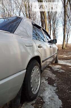 Седан Mercedes-Benz E-Class 1987 в 
