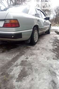 Седан Mercedes-Benz E-Class 1987 в 